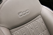 Sedili in eco-pelle con monogramma Fiat