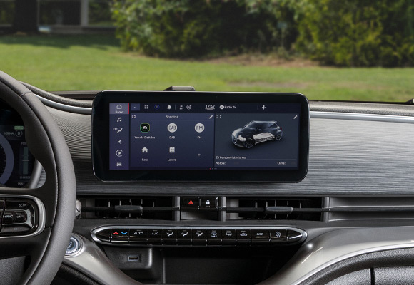 SISTEMA INFOTAINMENT DA 10.25” CON NAVIGATORE