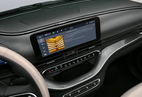 SISTEMA INFOTAINMENT DA 10.25” CON NAVIGATORE