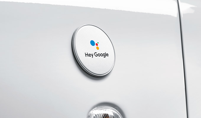 Badge “Hey Google” sul paraurti